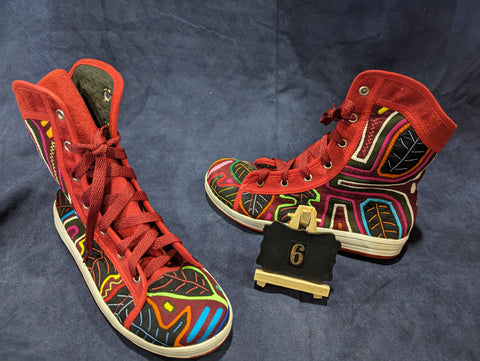 High-top Mola Shoes - Size 6 - Scarlett
