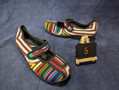 Mary Jane Mola Shoes - Size 5 - Goggly