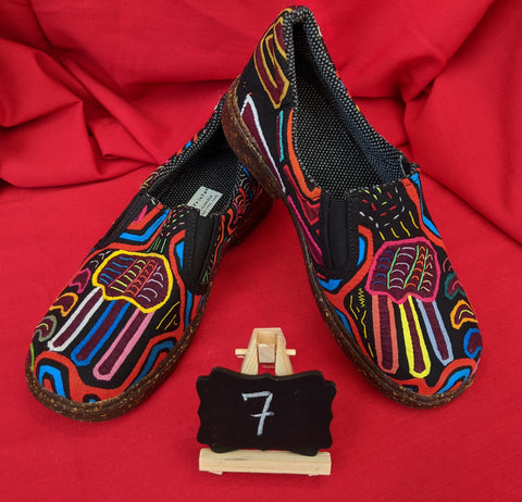 Moccasin Mola Shoes - Size 7 - Mliai