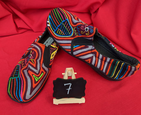 Moccasin Mola Shoes - Size 7 - Soura